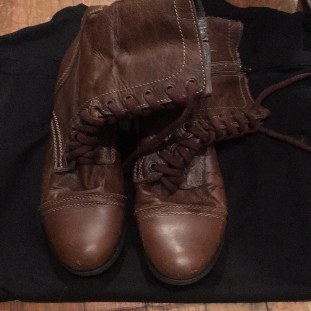 Combat boots